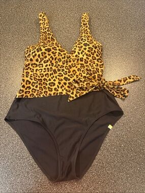Women’s summersalt The Perfect Wrap One-Piece Leopard Swimsuit - size 10